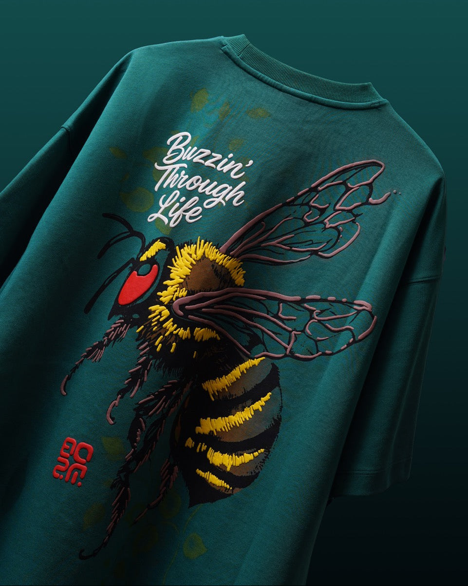 Bee Buzzin’ Tee – Deep Pine