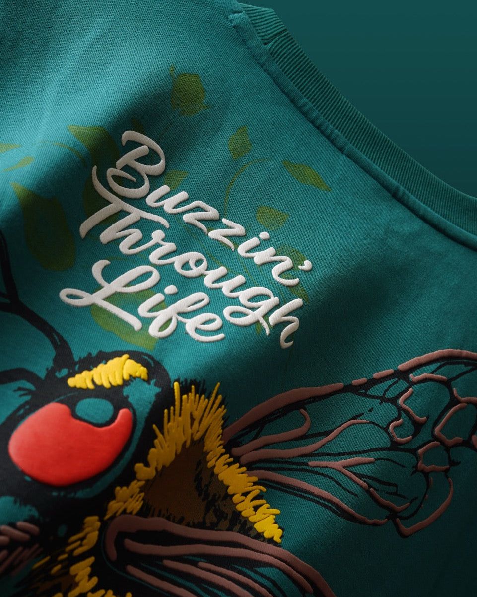 Bee Buzzin’ Tee – Deep Pine