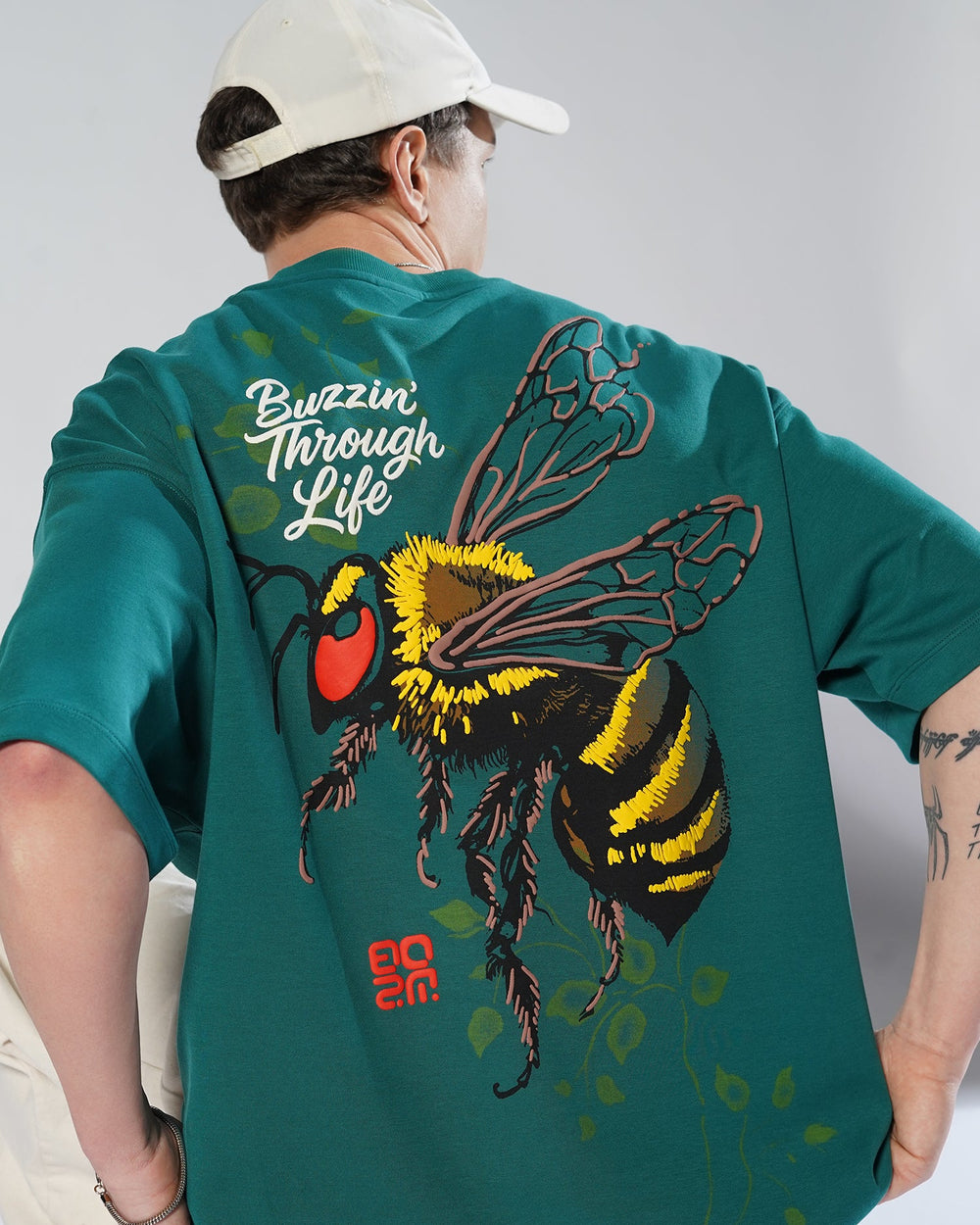 Bee Buzzin’ Tee – Deep Pine