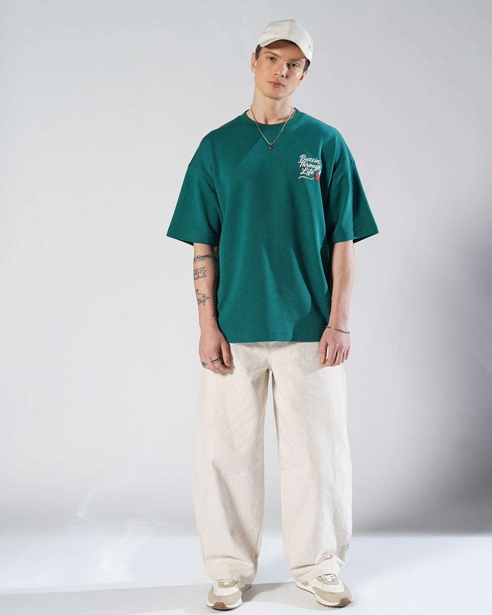 Bee Buzzin’ Tee – Deep Pine