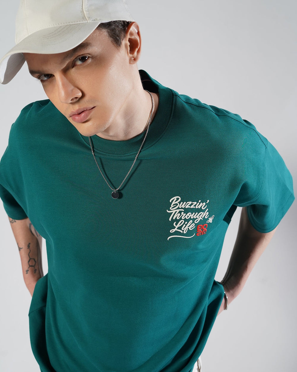 Bee Buzzin’ Tee – Deep Pine