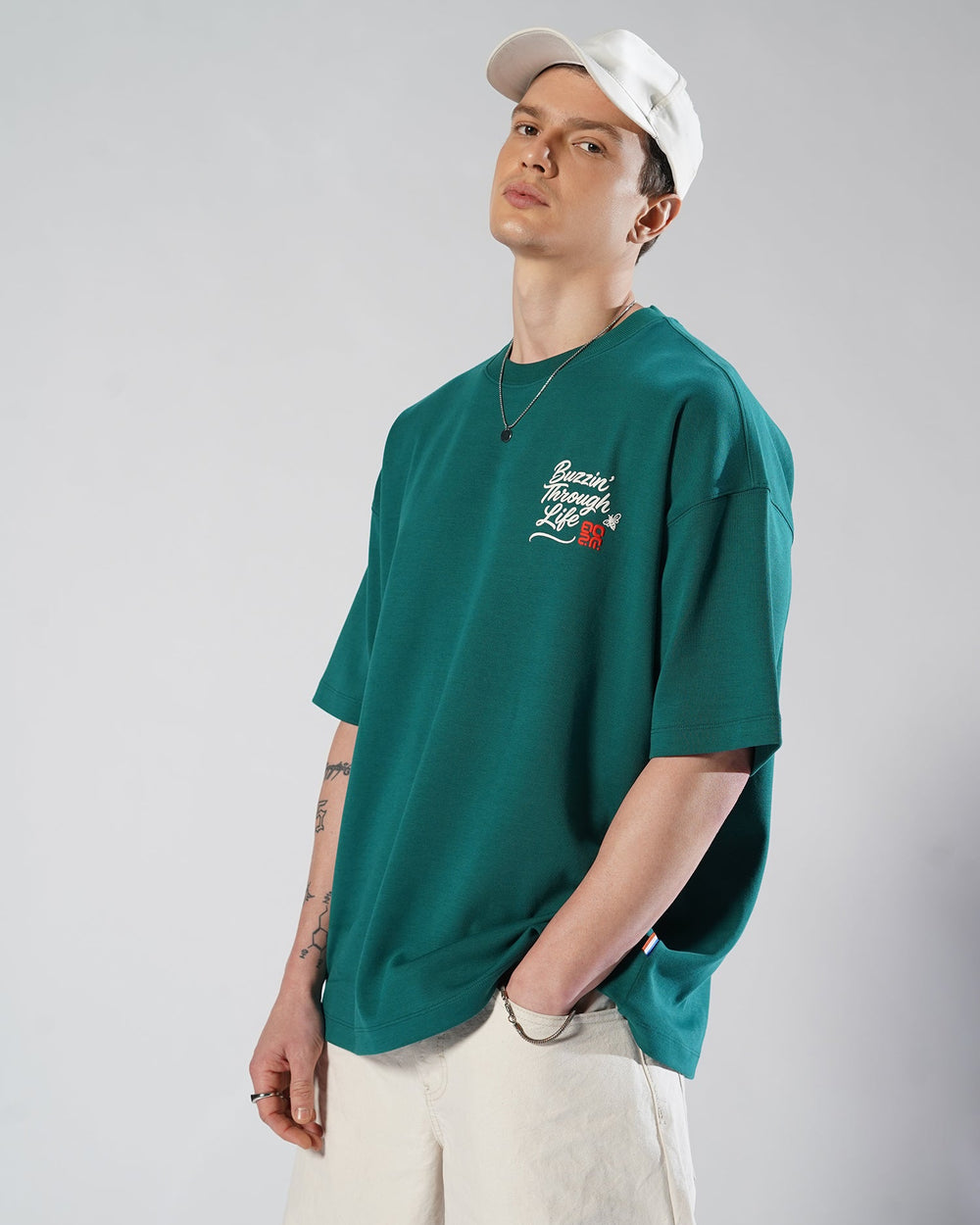 Bee Buzzin’ Tee – Deep Pine