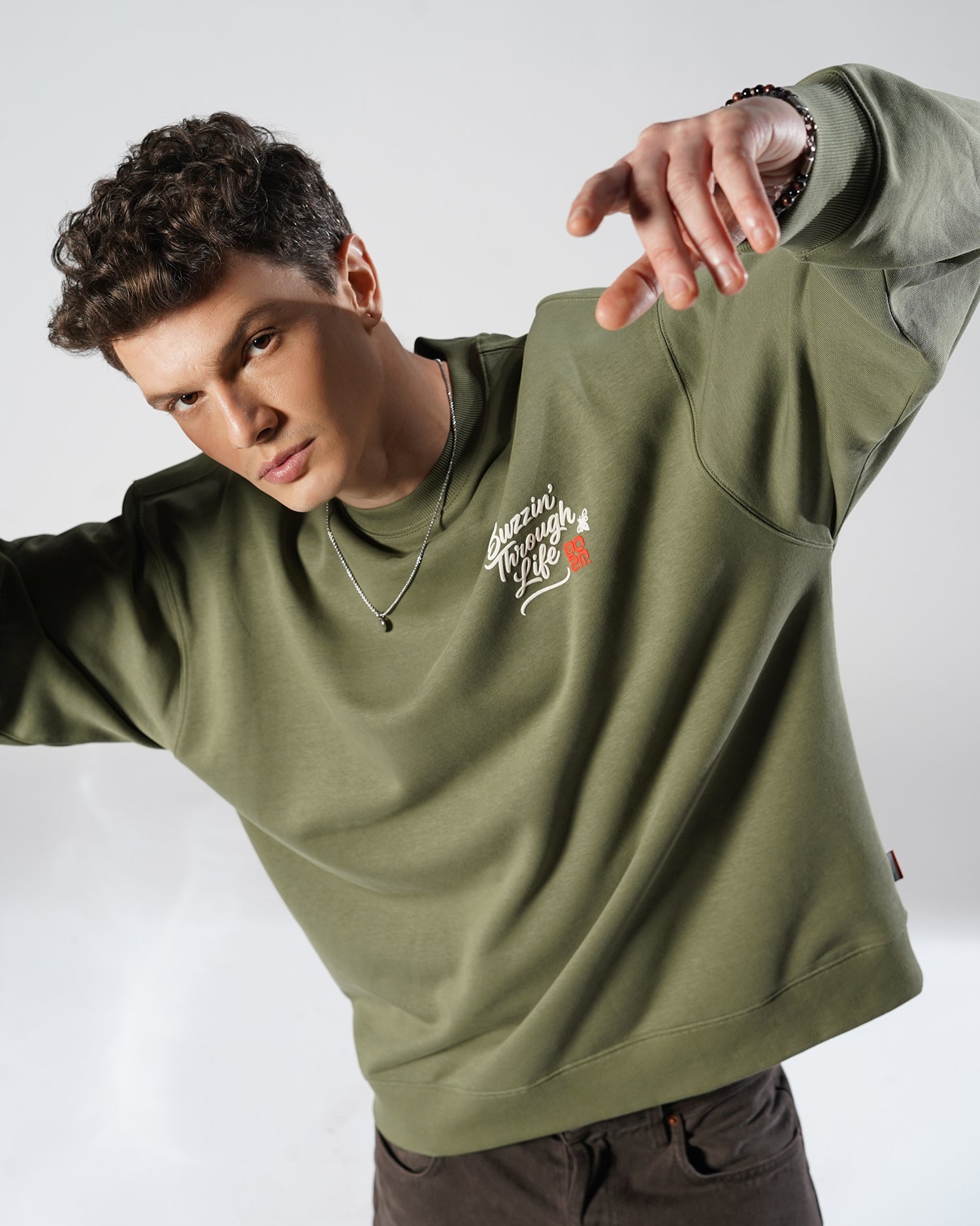 Bee Buzzin’  – Moss Green