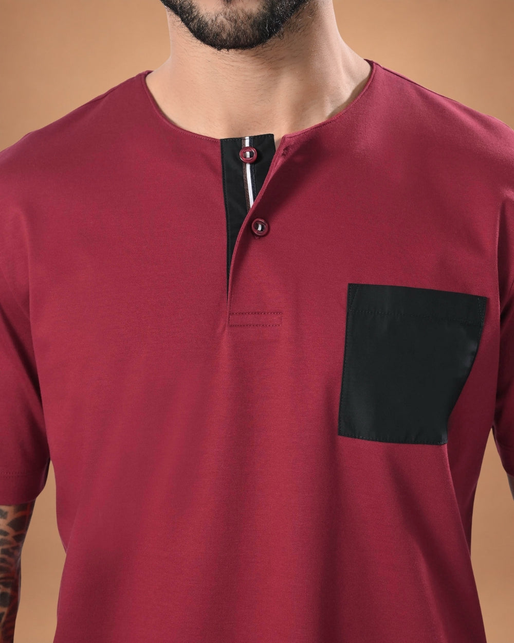 Contrast Pocket Henley – Crimson Red