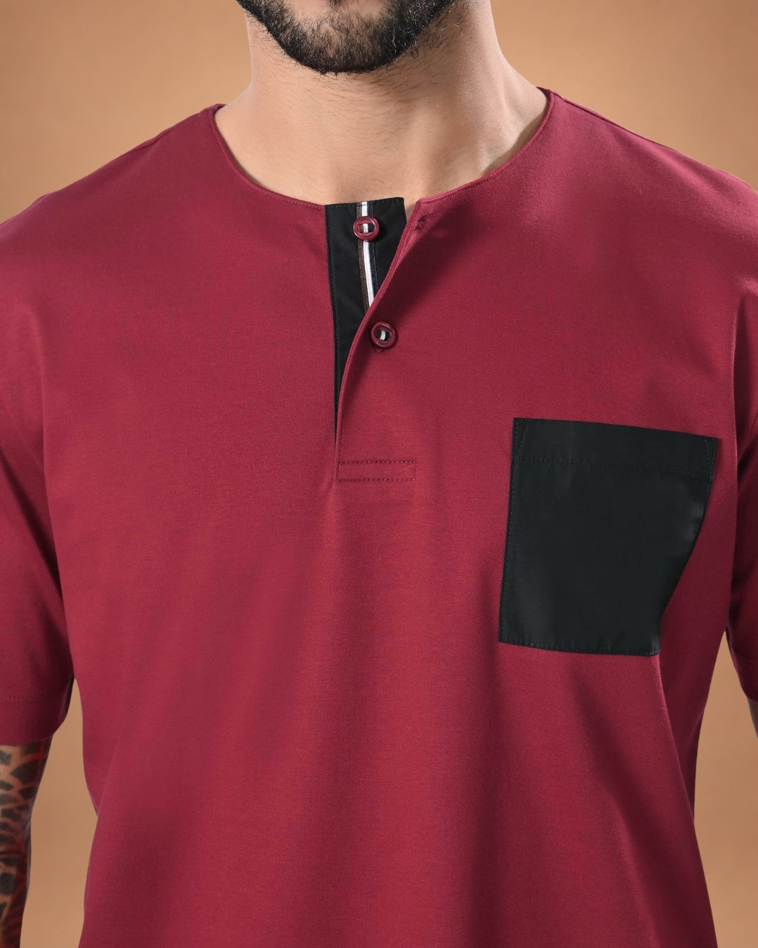 Contrast Pocket Henley – Crimson Red